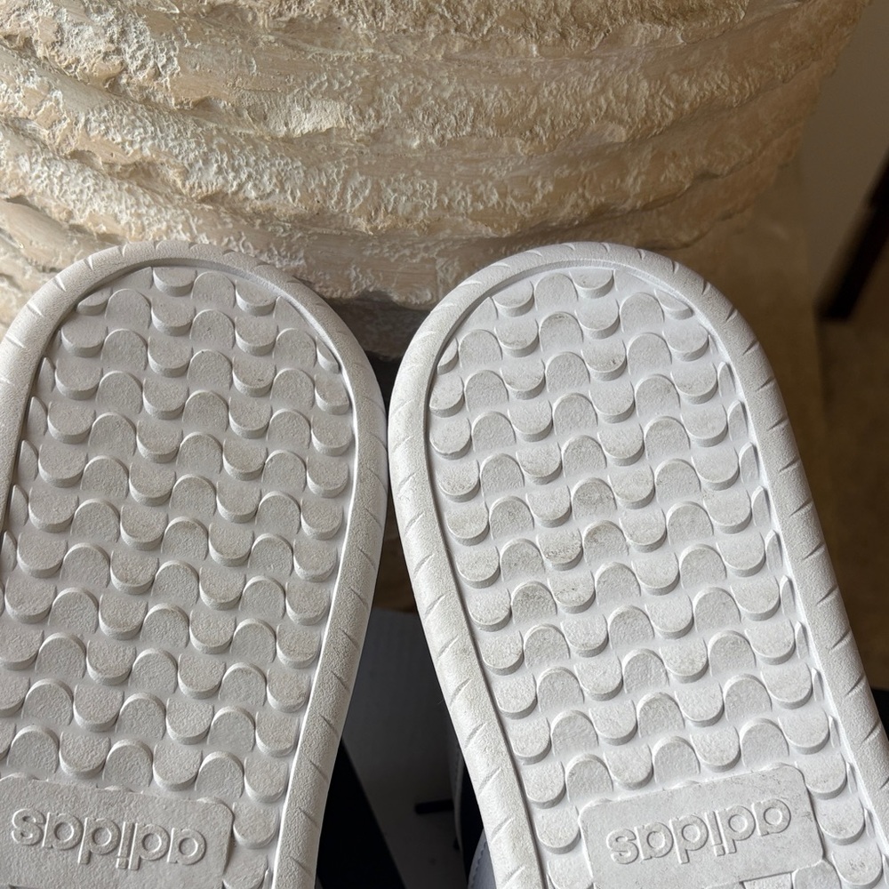 NWB-Men’s Adidas Classic Black and White Trainers-new never worn - Picture 8 of 15